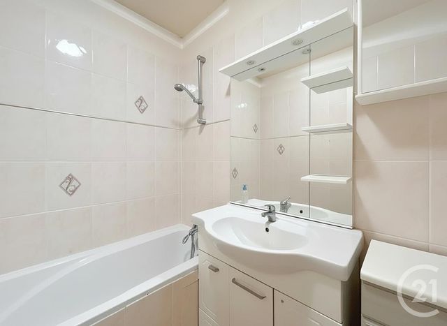 Appartement F3 à vendre - 3 pièces - 58.2 m2 - EPINAY SOUS SENART - 91 - ILE-DE-FRANCE - Century 21 Ougier