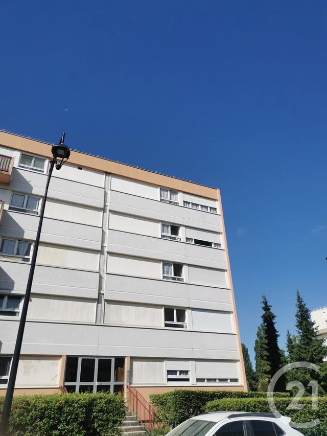 Appartement F3 à vendre - 3 pièces - 58.2 m2 - EPINAY SOUS SENART - 91 - ILE-DE-FRANCE - Century 21 Ougier
