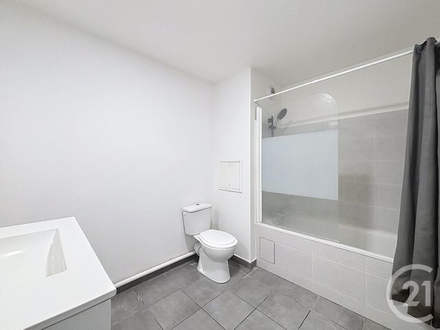 Appartement F3 à louer - 3 pièces - 57.84 m2 - QUINCY SOUS SENART - 91 - ILE-DE-FRANCE - Century 21 Ougier