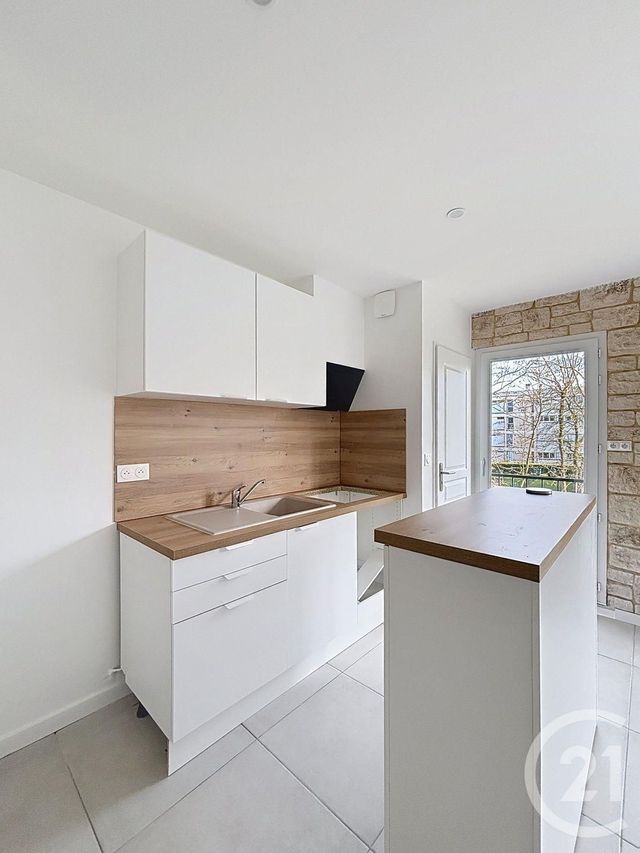 Appartement à louer - 3 pièces - 65.0 m2 - YERRES - 91 - ILE-DE-FRANCE - Century 21 Ougier