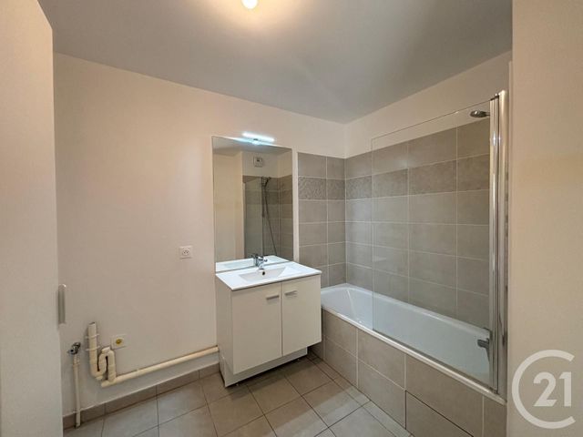 Appartement F3 à louer - 3 pièces - 58.57 m2 - SAVIGNY LE TEMPLE - 77 - ILE-DE-FRANCE - Century 21 Ougier