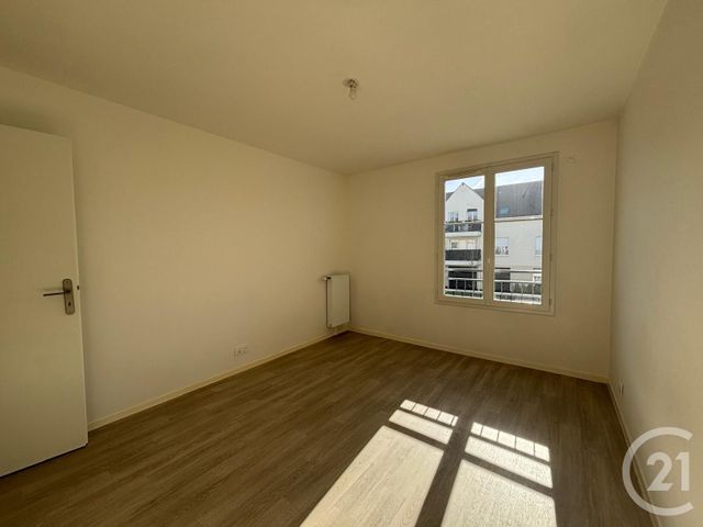 Appartement F3 à louer - 3 pièces - 58.57 m2 - SAVIGNY LE TEMPLE - 77 - ILE-DE-FRANCE - Century 21 Ougier
