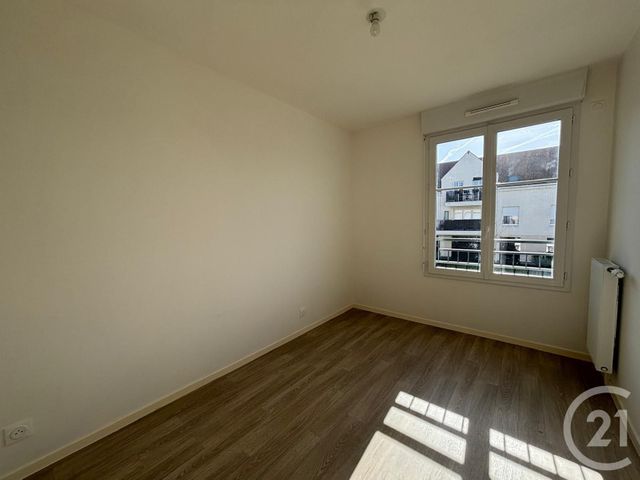 Appartement F3 à louer - 3 pièces - 58.57 m2 - SAVIGNY LE TEMPLE - 77 - ILE-DE-FRANCE - Century 21 Ougier