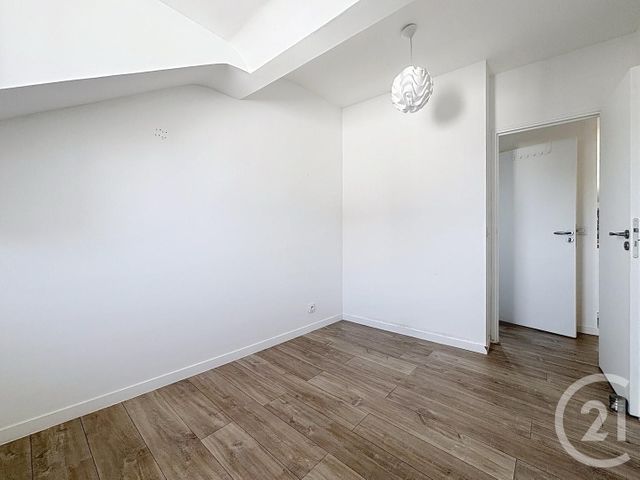 Appartement F3 à louer - 3 pièces - 47.11 m2 - MANDRES LES ROSES - 94 - ILE-DE-FRANCE - Century 21 Ougier