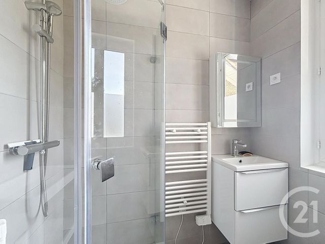 Appartement F3 à louer - 3 pièces - 47.11 m2 - MANDRES LES ROSES - 94 - ILE-DE-FRANCE - Century 21 Ougier