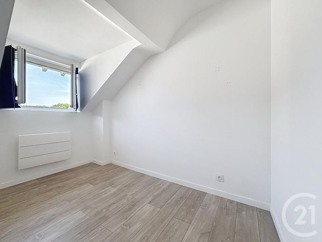 Appartement F3 à louer - 3 pièces - 47.11 m2 - MANDRES LES ROSES - 94 - ILE-DE-FRANCE - Century 21 Ougier