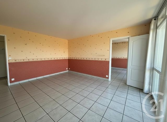 Appartement F4 à vendre - 4 pièces - 73.45 m2 - BOUSSY ST ANTOINE - 91 - ILE-DE-FRANCE - Century 21 Ougier