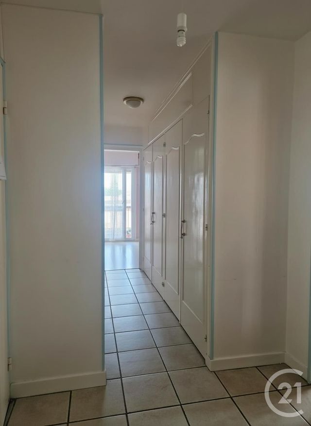 Appartement F4 à vendre - 4 pièces - 73.45 m2 - BOUSSY ST ANTOINE - 91 - ILE-DE-FRANCE - Century 21 Ougier