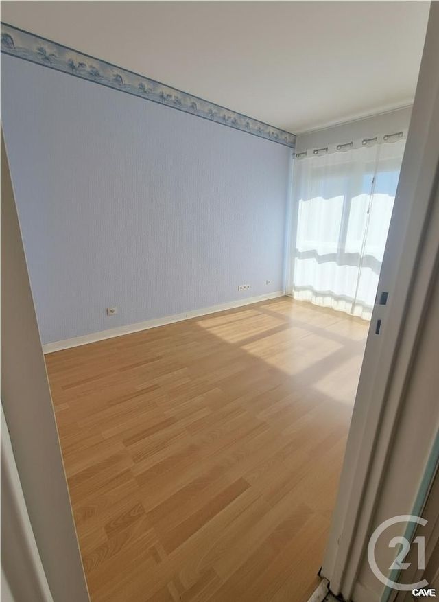 Appartement F4 à vendre - 4 pièces - 73.45 m2 - BOUSSY ST ANTOINE - 91 - ILE-DE-FRANCE - Century 21 Ougier