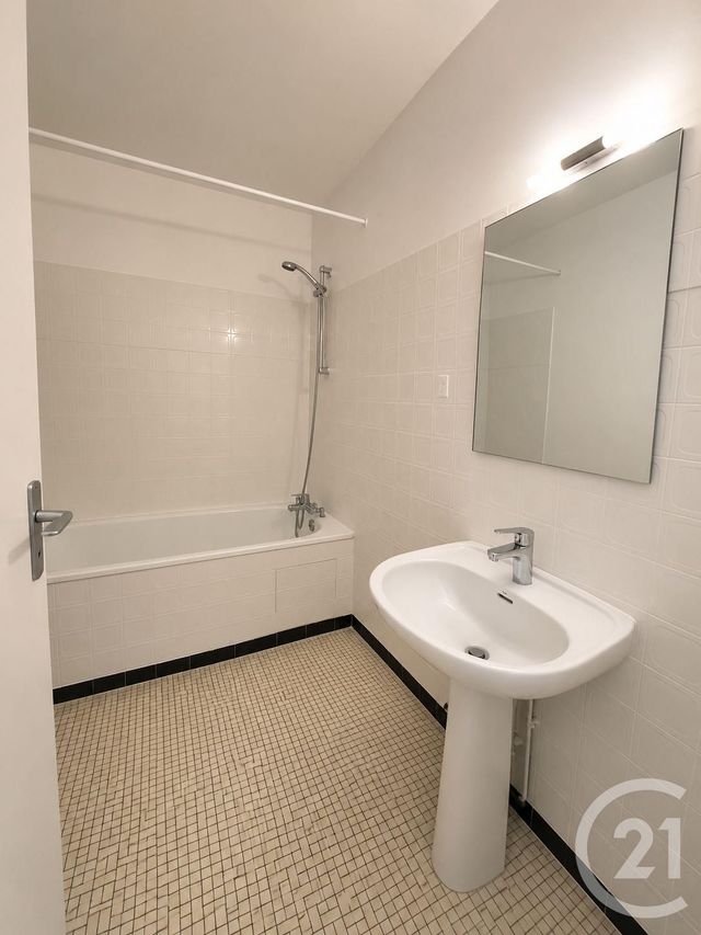 Appartement F1 à louer - 1 pièce - 43.17 m2 - BRUNOY - 91 - ILE-DE-FRANCE - Century 21 Ougier