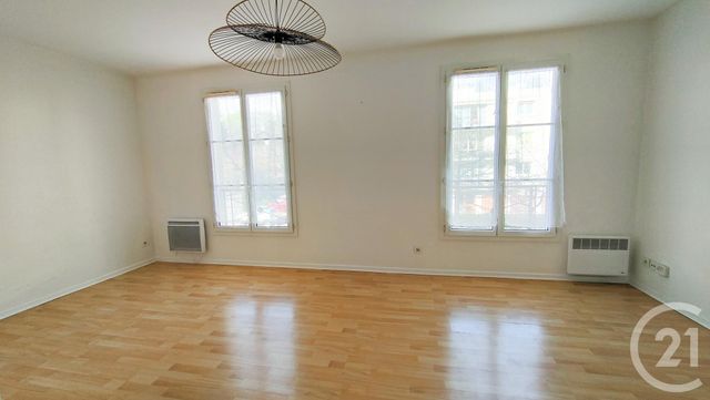 Appartement Studio à louer - 1 pièce - 28.2 m2 - YERRES - 91 - ILE-DE-FRANCE - Century 21 Ougier