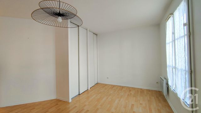 Appartement Studio à louer - 1 pièce - 28.2 m2 - YERRES - 91 - ILE-DE-FRANCE - Century 21 Ougier