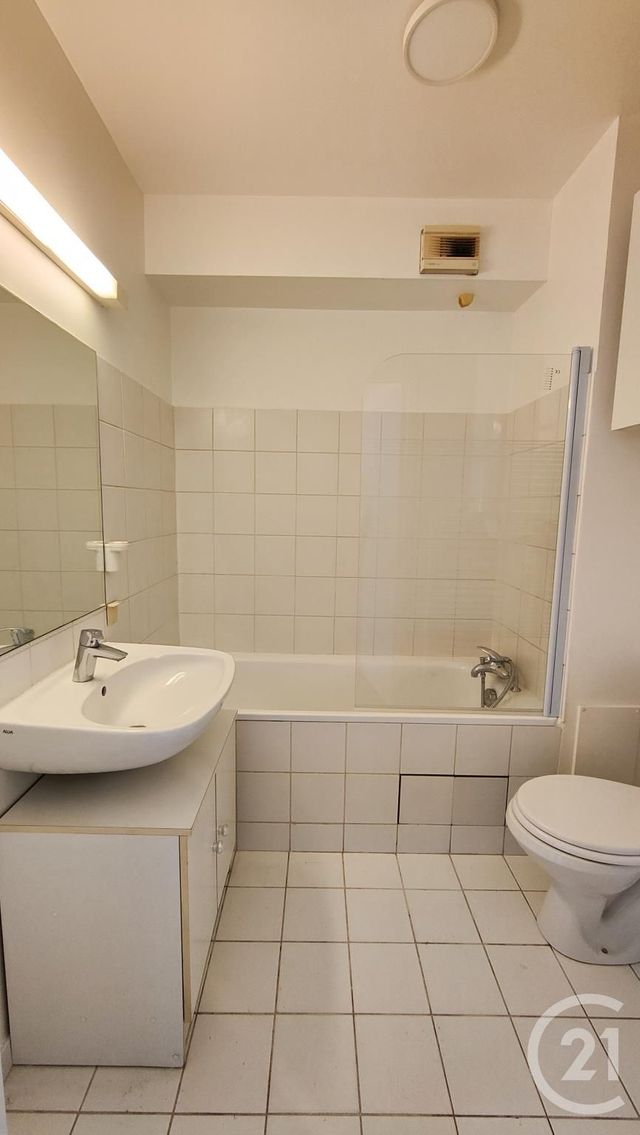 Appartement Studio à louer - 1 pièce - 28.2 m2 - YERRES - 91 - ILE-DE-FRANCE - Century 21 Ougier