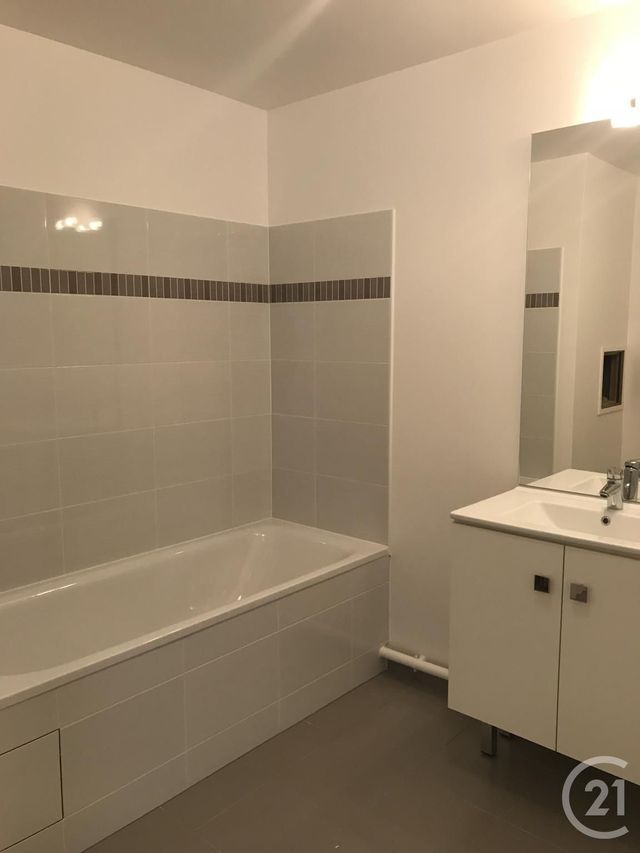Appartement F3 à louer - 3 pièces - 60.87 m2 - QUINCY SOUS SENART - 91 - ILE-DE-FRANCE - Century 21 Ougier