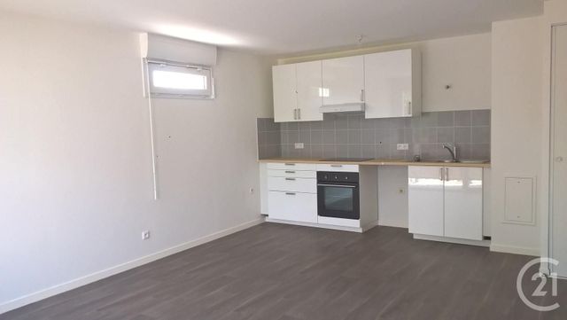 Appartement F3 à louer - 3 pièces - 60.87 m2 - QUINCY SOUS SENART - 91 - ILE-DE-FRANCE - Century 21 Ougier
