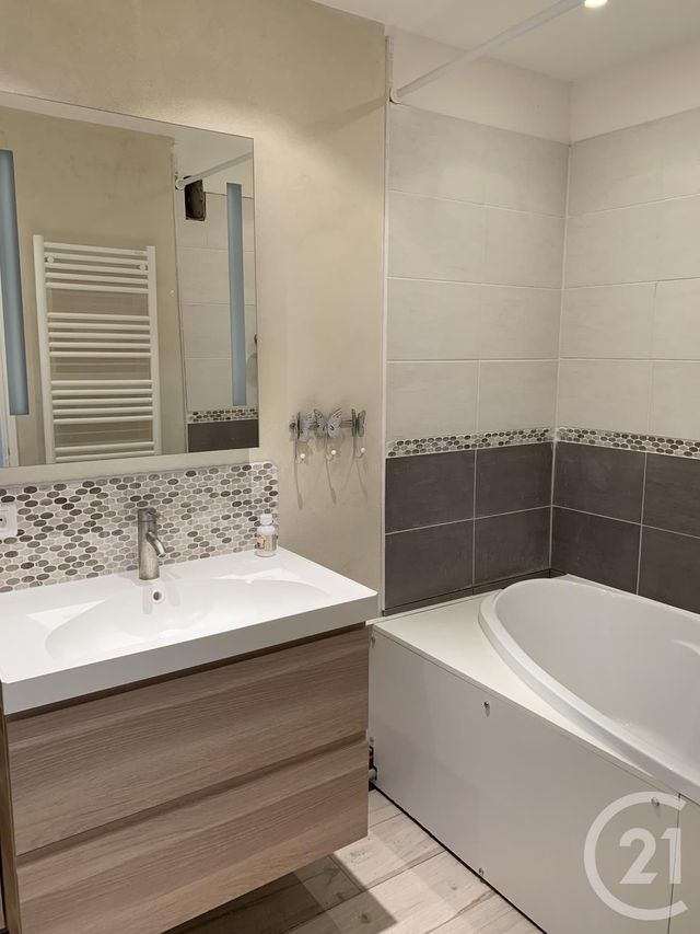 Appartement à louer - 3 pièces - 60.72 m2 - EPINAY SOUS SENART - 91 - ILE-DE-FRANCE - Century 21 Ougier