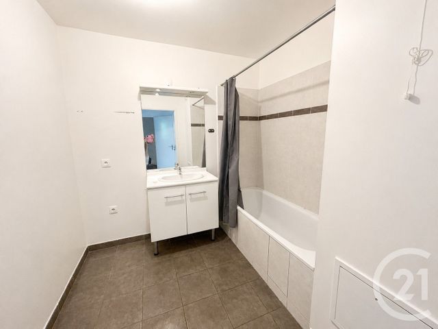 Appartement F3 à vendre - 3 pièces - 65.55 m2 - BOUSSY ST ANTOINE - 91 - ILE-DE-FRANCE - Century 21 Ougier