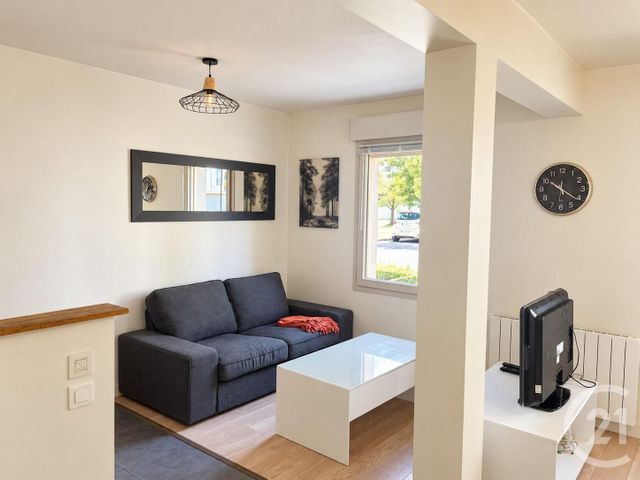 Appartement F1 à louer - 1 pièce - 29.3 m2 - CROSNE - 91 - ILE-DE-FRANCE - Century 21 Ougier
