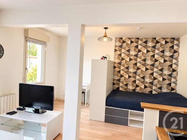 Appartement F1 à louer - 1 pièce - 29.3 m2 - CROSNE - 91 - ILE-DE-FRANCE - Century 21 Ougier