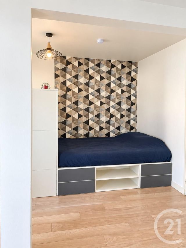 Appartement F1 à louer - 1 pièce - 29.3 m2 - CROSNE - 91 - ILE-DE-FRANCE - Century 21 Ougier